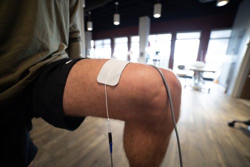 _L7A8286 sports medicine leg stim